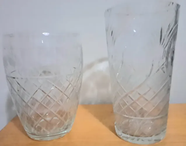 Dois lindos vasos decorativos todo trabalhado nos detalhes!