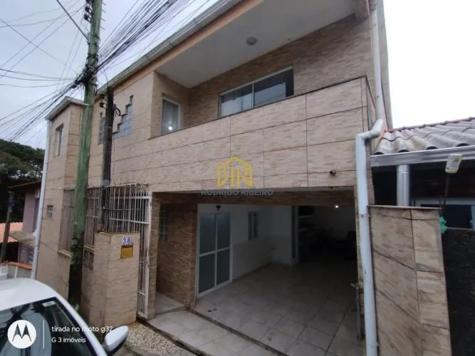 CASA DE 2 PAVIMENTOS À VENDA - MONTE VERDE