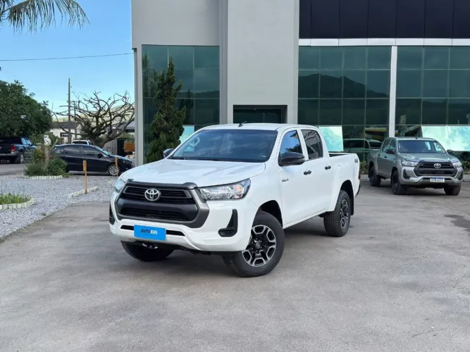 Toyota Hilux CD 4X4 2.8 Diesel Mec. 2024