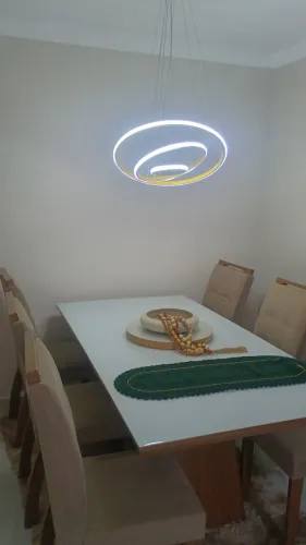 Mesa com 6 cadeiras