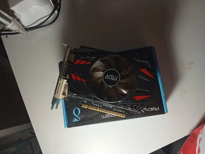 Placa de Vídeo GTX 550Ti 2GB