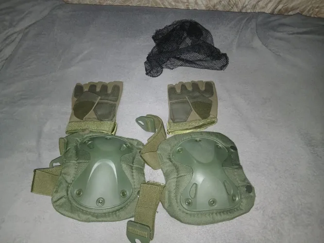 Kit luva e joelheira tática 