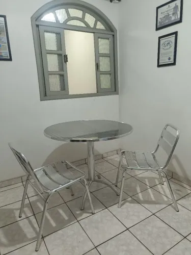 Conjunto mesa e cadeiras de alumínio