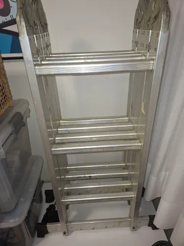 Escada de alumínio