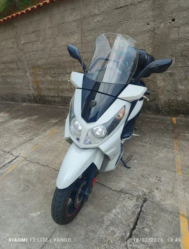 Moto Dafra, confortável para viagens.