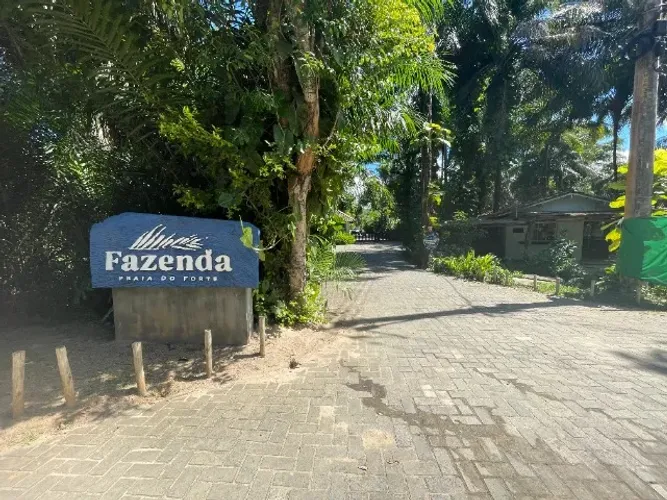 Terreno Plano na Fazenda Praia do Forte - Condomínio Fechado