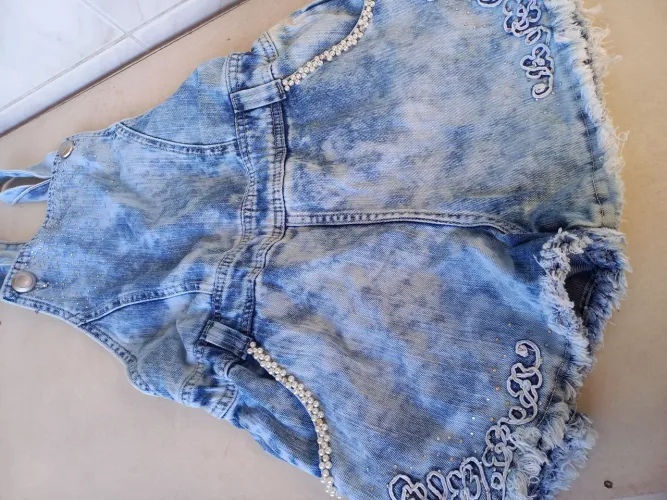 Jardineira jeans, calça jeans bordada tamanho e shorts novos 14