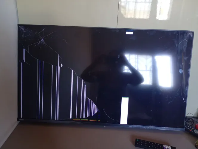 Tv 43 com a tela quebrada RS 150