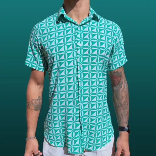 Camisas manga curta estampadas 