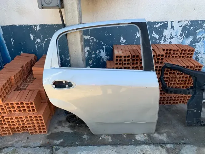 Porta traseira punto