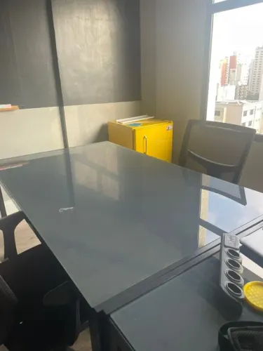 Mesa com tampo de vidro - Tok&Stok - Promoção BARATA