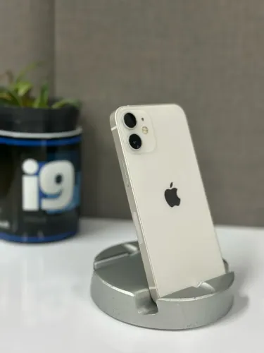Phone 12 Mini  64GB   Cor branco  87% saúde da bateria   Com película    Seminovo  3 meses