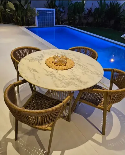 CONJUNTO MESA 4 CADEIRAS COM TAMPO DE MÁRMORE