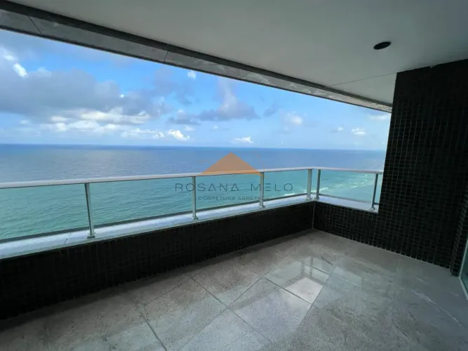 Apartamento com 4 quartos, 187m², beira mar e 3 vagas de garagem em Boa Viagem