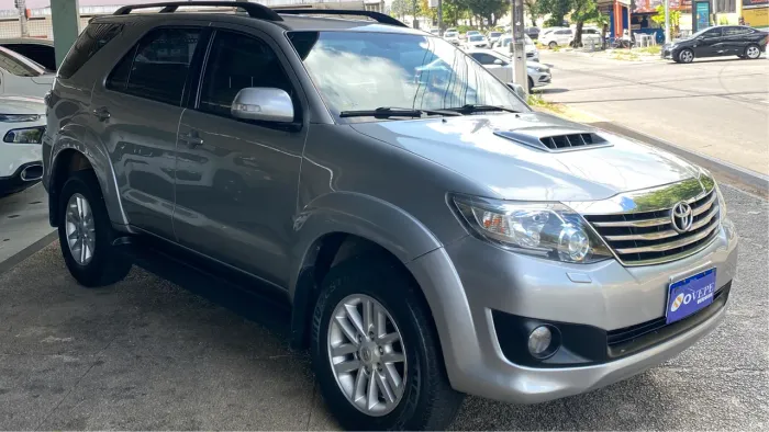 Toyota Hilux CD SRV 5L 4X4 3.0 8V 116cv TB Diesel 2015