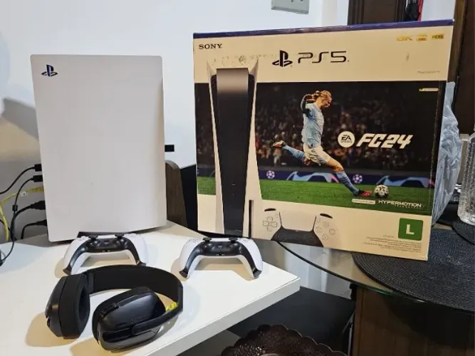 PLAYSTATION 5 - EXCELENTE ESTADO (2 controles originais e headset sem fio)