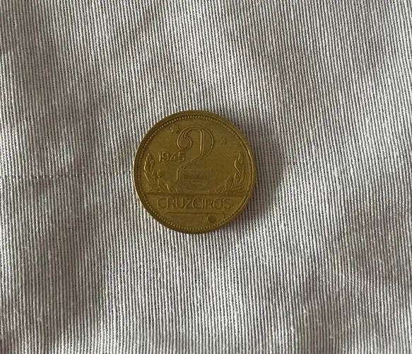 Moeda rara 2 cruzeiros 1945 reverso inclinado