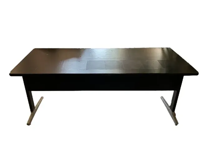 Mesa Preta - Bem Forte Em Maderia (emborrachada) Pés Aço (Usado)