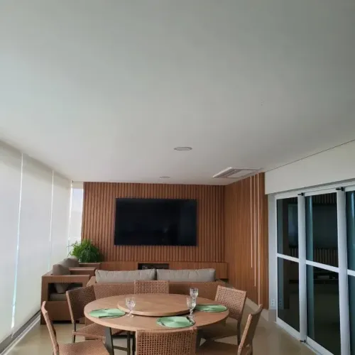 MESA DE MADEIRA COM PRATO GIRATÓRIO + 6 CADEIRAS CLASSICK DE CORDA NÁUTICA