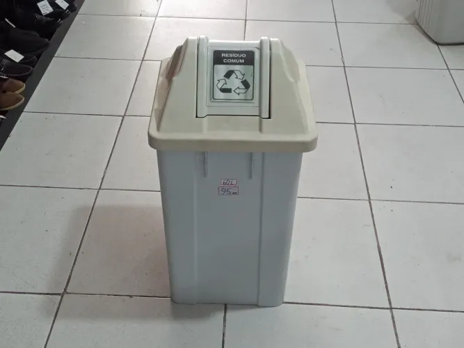 Lixeira de Plástico 60 litros 
