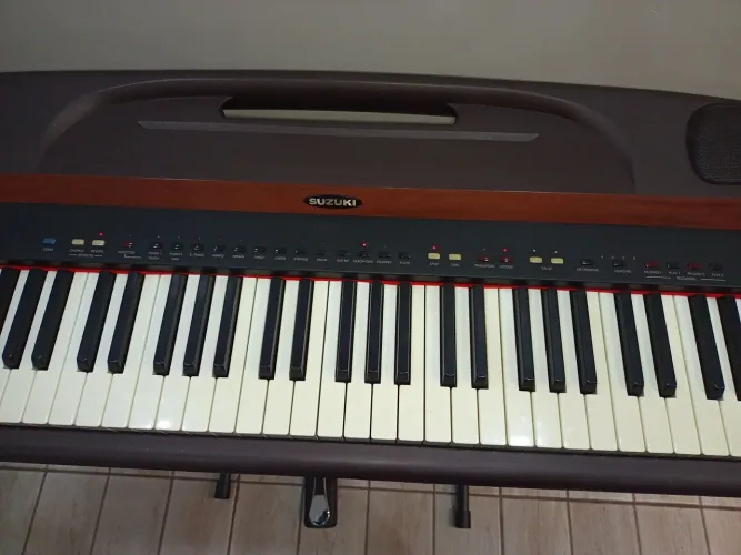 Piano Digital Suzuki