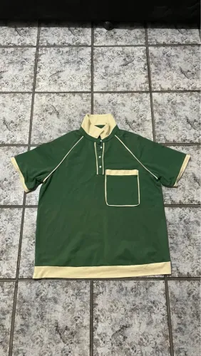 Camisa G Polo Verde com Detalhes Bege Bolso