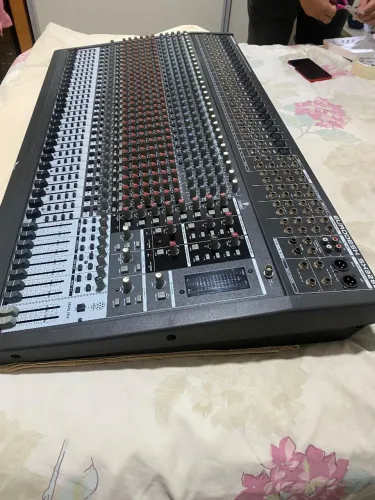 Mesa de som Behringer Eurodesk Sx3282.<br>Perfeita! Revisada!<br>Valor: 2.700