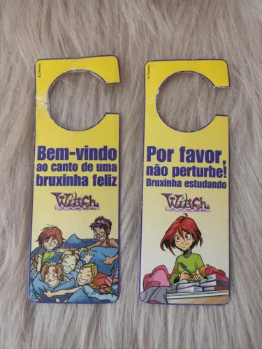 Brindes revista witch plaquinha de não perturbe de porta. As bruxinhas witch