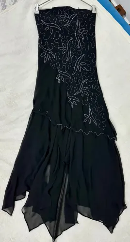 Vestido de Festa Preto Longo com Detalhes Bordados