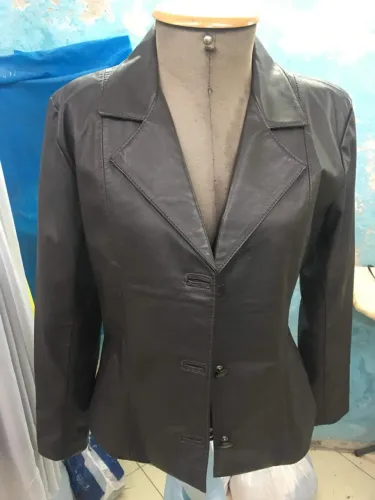 Jaqueta de Couro Feminina Elegante