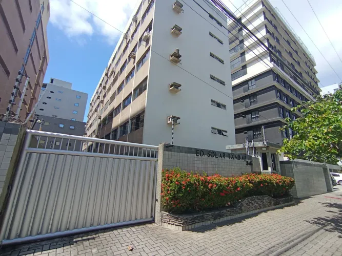 03 quartos há 03 quadras da praia