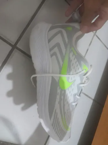 Tênis Nike Zoom Masculino - Branco com Detalhes em Verde