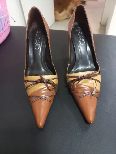 Scarpin Saad de Couro Marrom e Bege