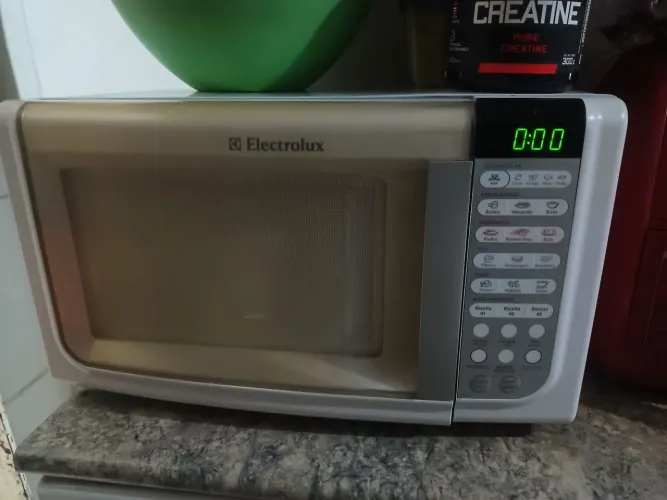 Microondas Eletrolux 23L em ótimo estado funcionando perfeitamente 