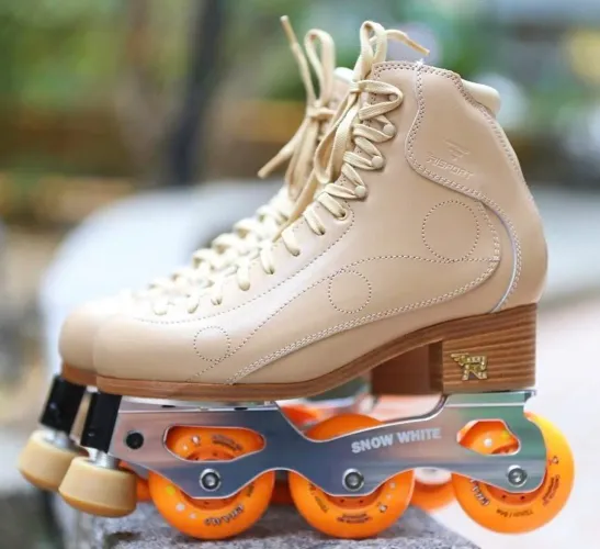 PATINAÇÃO ARTÍSTICA AULAS GELO OU RODAS, TREINADORA CONFEDERADA