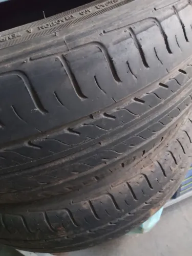 Vendo dois pneus aro 15 175 pneus em bom estado bom estado