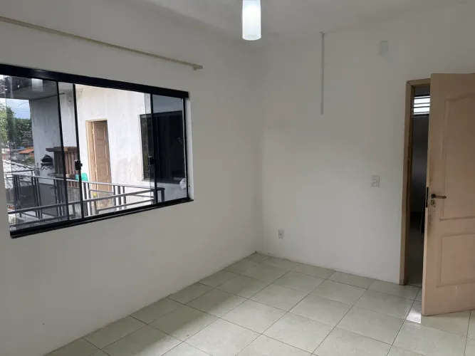 Casa no bairro Serraria ,para pessoas sem filhos pequenos .