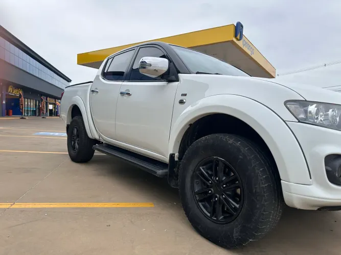 Mitsubishi L200 Triton HPE 3.5 CD V6 24V Flex Aut. 2015