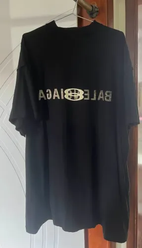 Camiseta Balenciaga Unity Inside Out