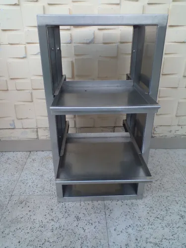 Armário de parede aberto de inox com duas bandeja com altura 86,largura 45 e profundidade