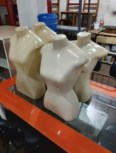 Manequins barato, de plástico,meio corpo, 25 reais cada ribeirão preto entrega grátis...