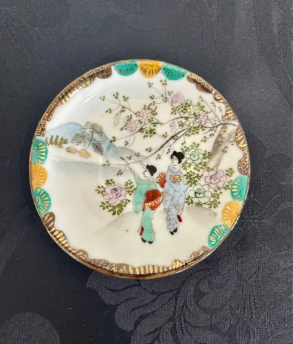 Prato decorativo de porcelana japonesa 