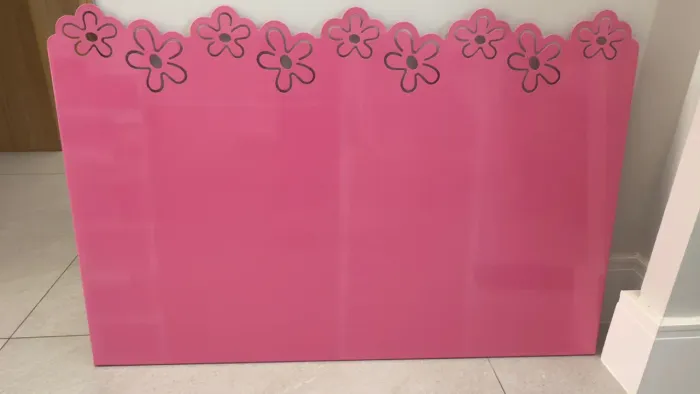 Painel Decorativo Rosa com Detalhes de Flores para fotos