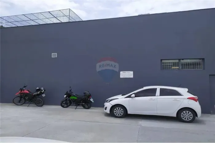 Área com repasse de locação de uma Agência do Banco Itaú. e uma Loja de colchões.