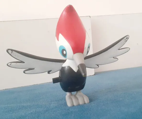 Boneco Pokemon Pikipek - À corda.