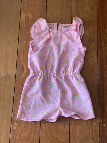 Macacão Infantil Rosa com Arco-Íris