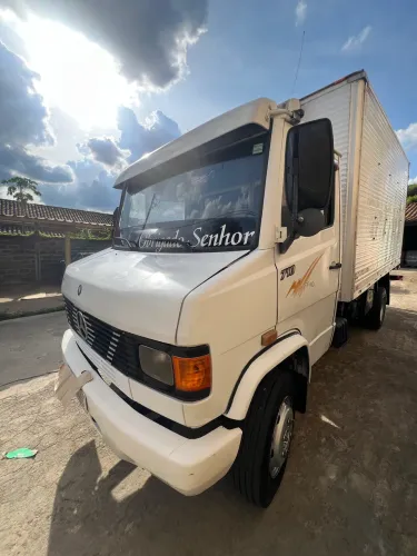 vendo caminhão 710 plus 2003 baú refrigerado 