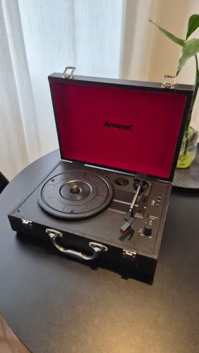 Vitrola portátil Amvox com Bluetooth modelo AVT 1299