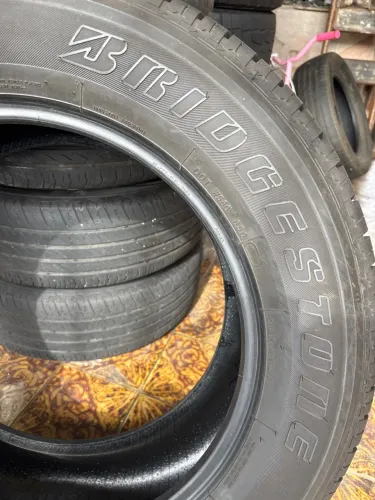 Pneu 265/60/18 Bridgestone Dueller HT 684II original Hilux semi novo