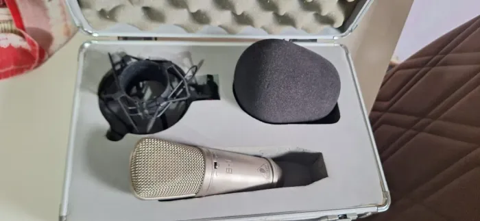 ? Microfone Condensador Behringer B-1 OURO